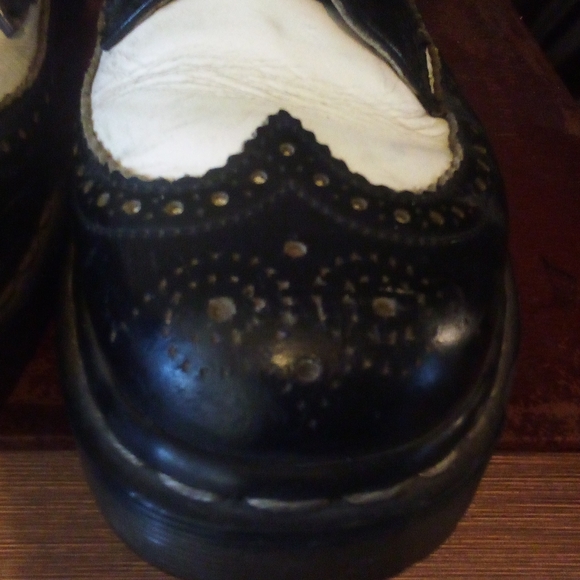 Dr. Martens Mens USA 8  Ladies 9  Run Large Black and White Oxford Shoes - Picture 9 of 14